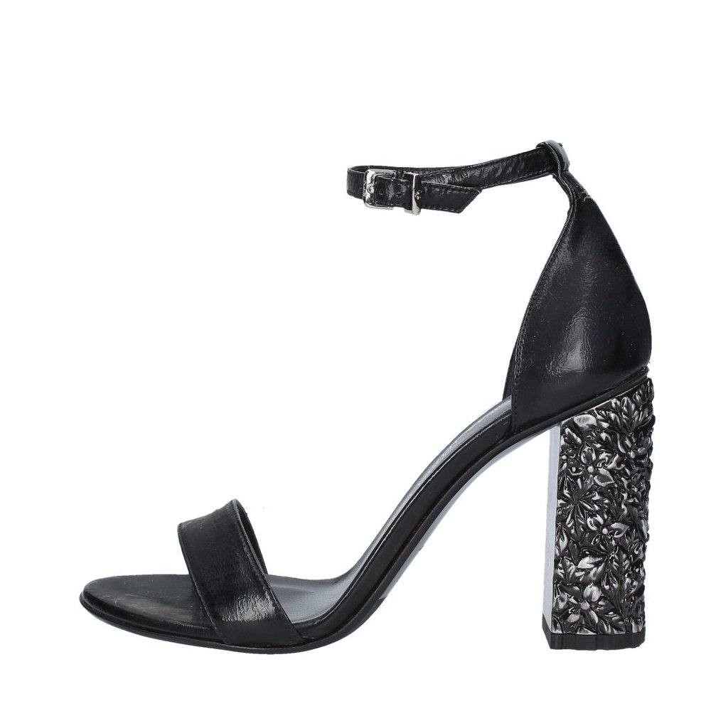 NWT Norma J. Baker Silver Fabric Sandals size 7